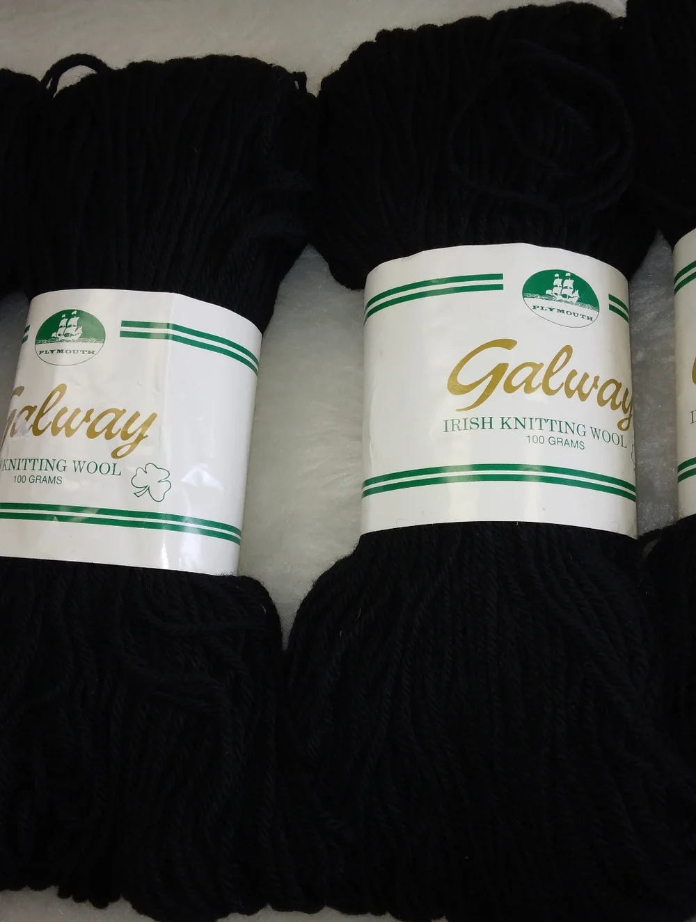 YARN Galway Irish Knitting Wool, 4 Skeins 100 g Each, 100% Wool Black
